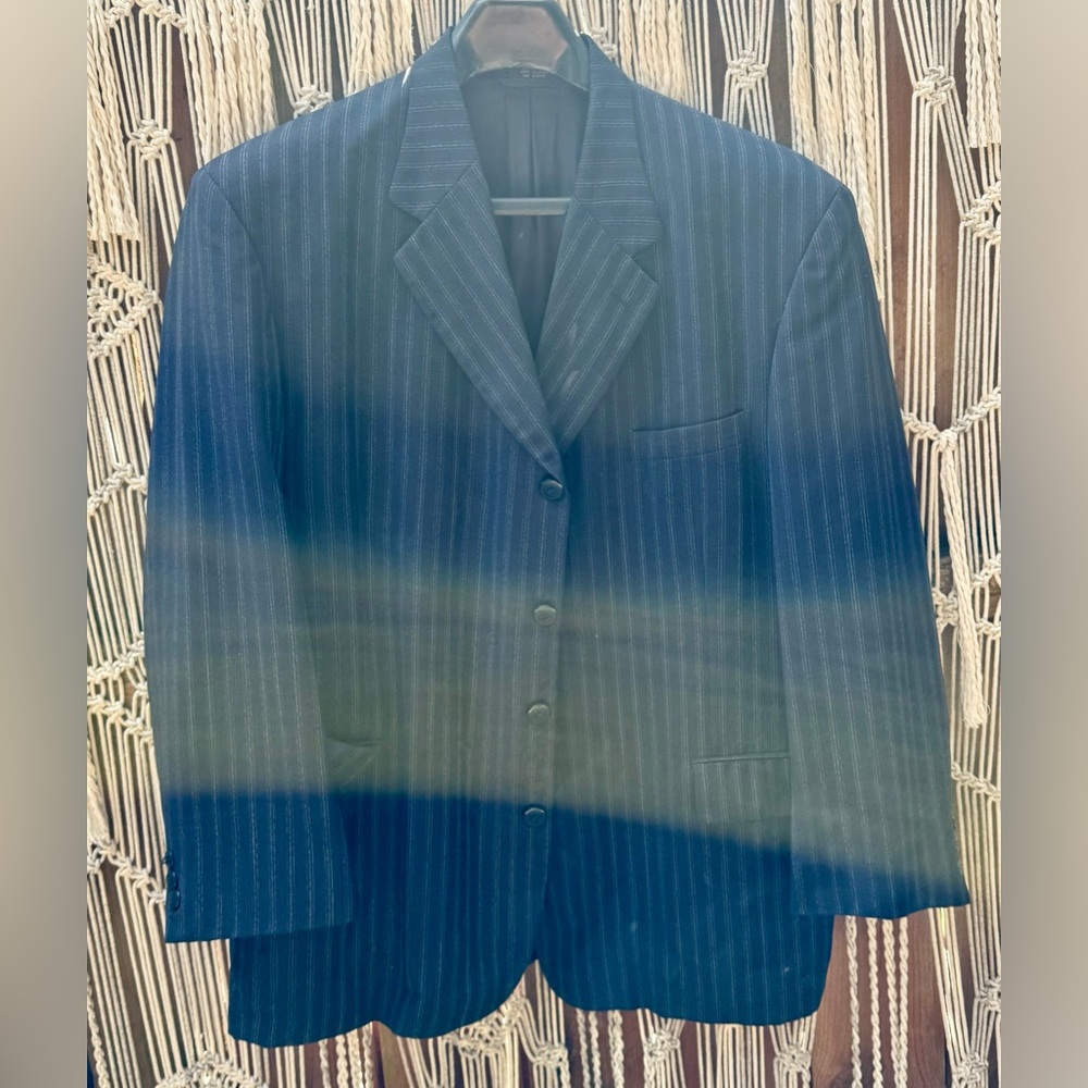 Elegant vintage Navy Pinstripe Men's Blazer. Size 46R